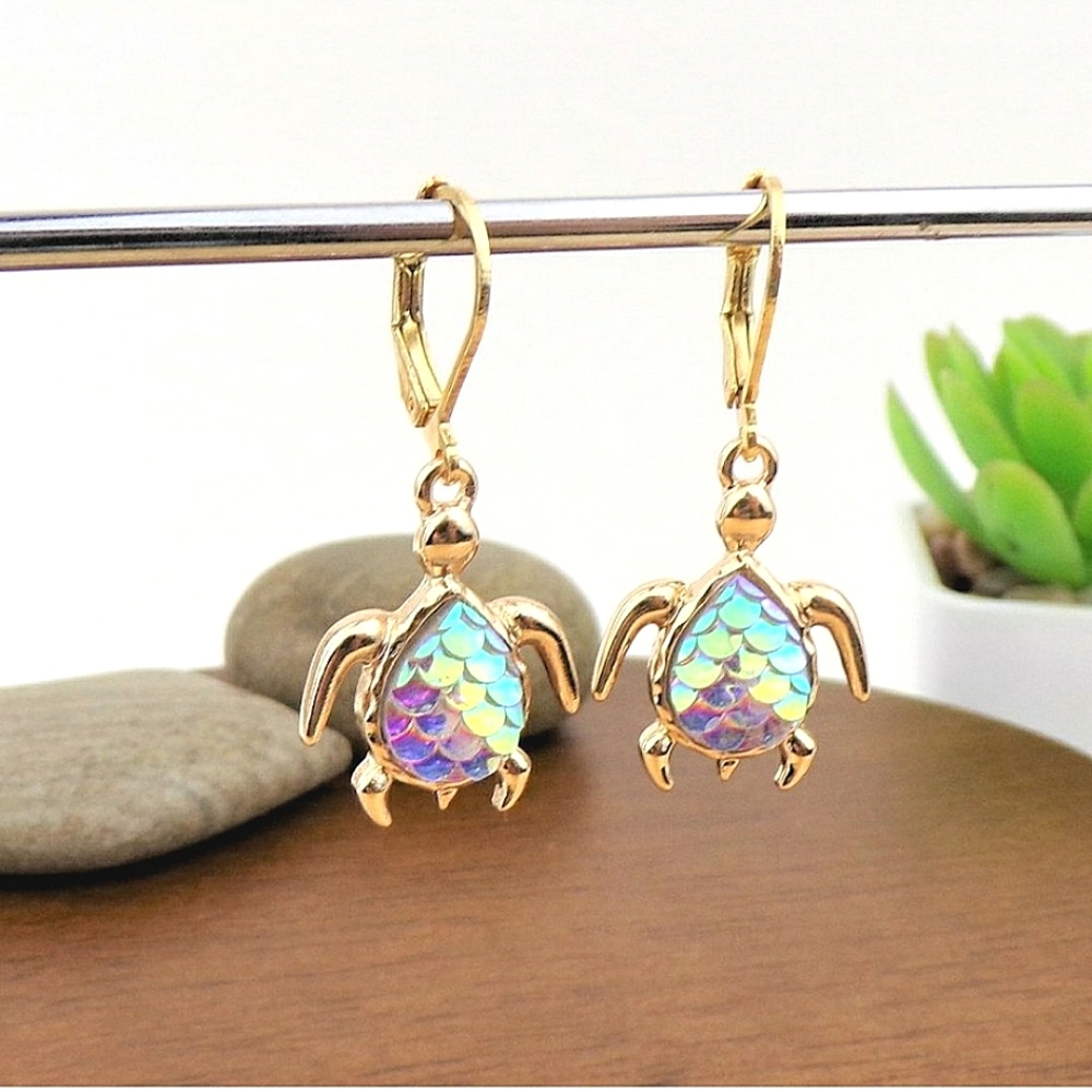 Handmade textured iridescent turtle charm earrings NWT
